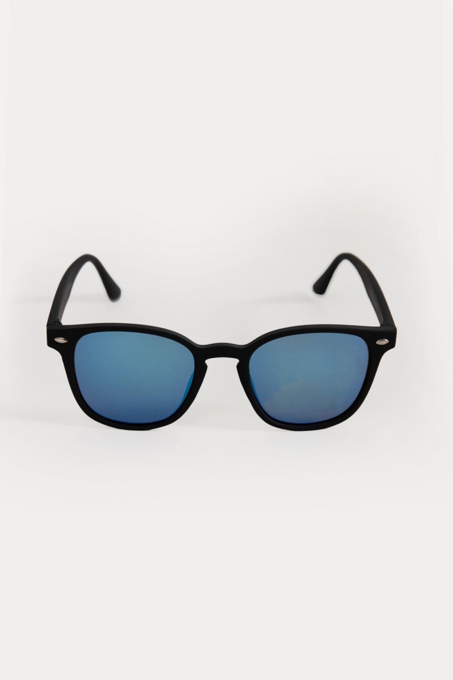 Wholesale Wayfarer Sunglasses Accessories